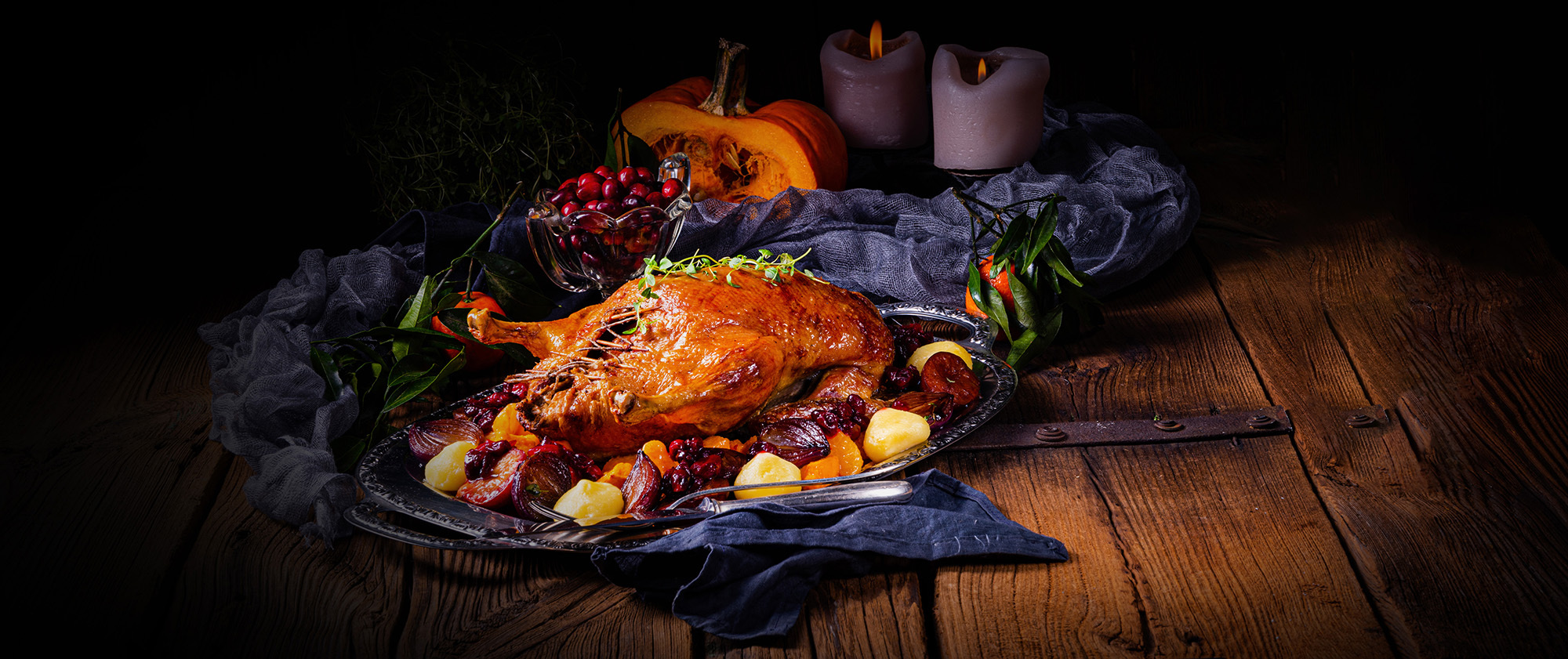 Weihnachtsbraten mit rotkraut und kartoffeln